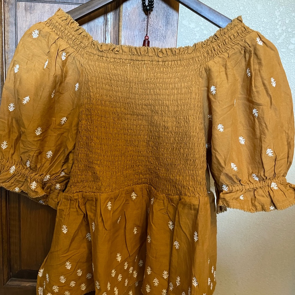 *New* Old Navy Embroidered Top Size S - Picture 4 of 5